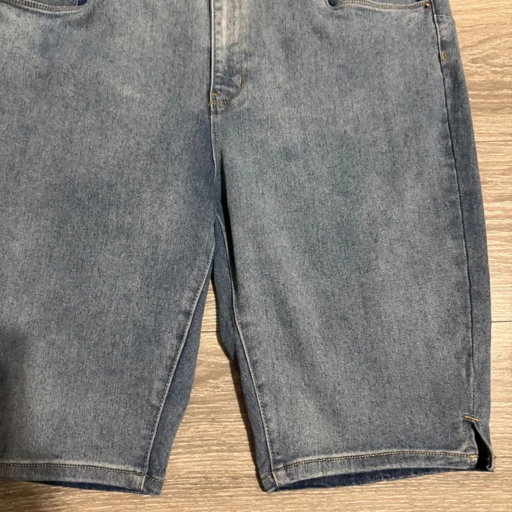 Hybrid & Company Womens Bermuda Sz 18‎ Blue Denim Shorts High Rise Stretch Curvy